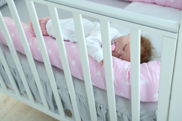 Babymajawelt® Bett Nestchen Schlange Stars rosa